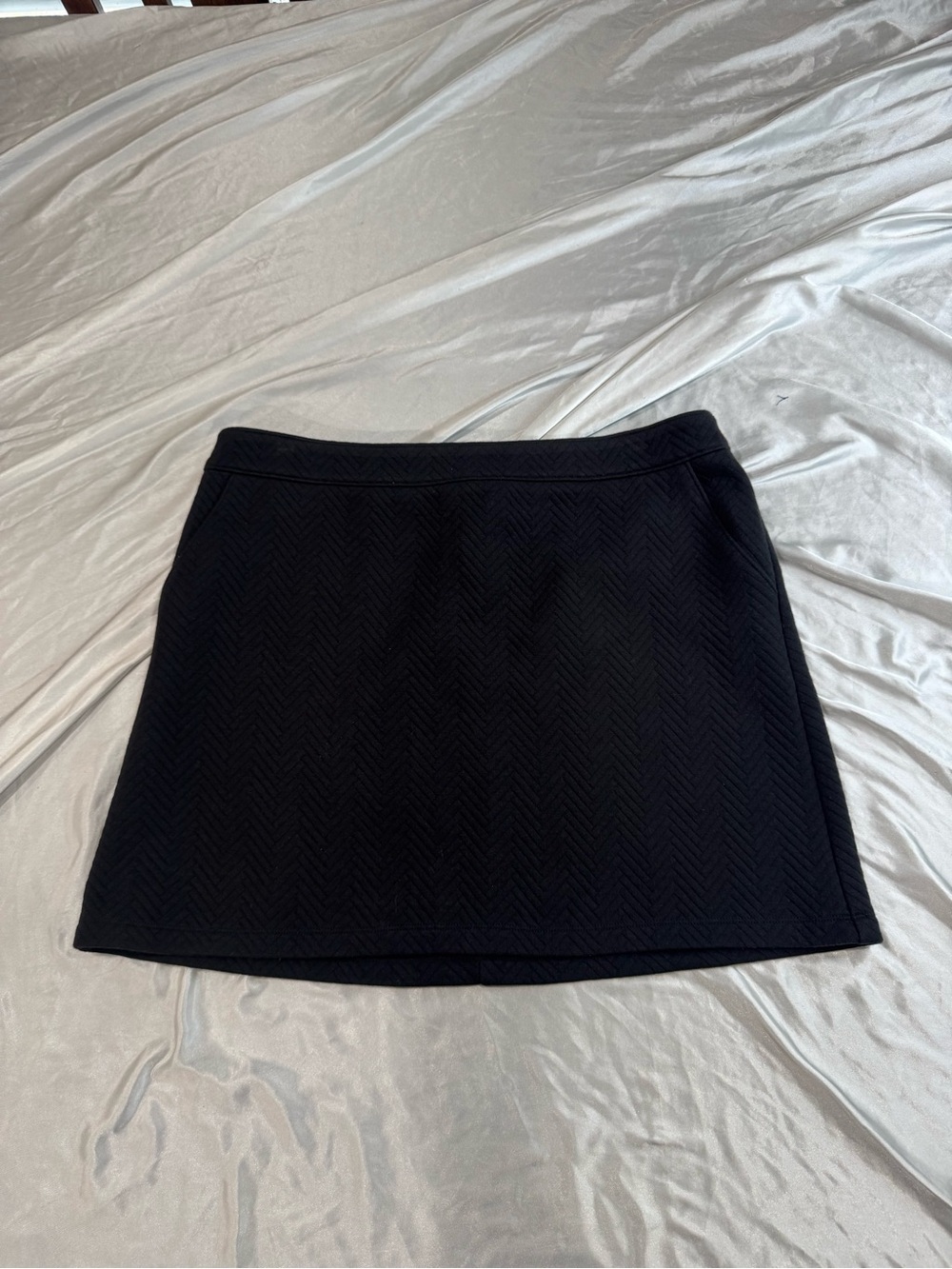 LOFT Black Textured Chevron Mini Skirt Size 14